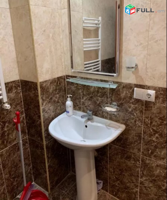 AV0702 Վարձով է տրվում 2 սենյականոց բնակարան Նիկողայոս Ադոնցի փողոցում