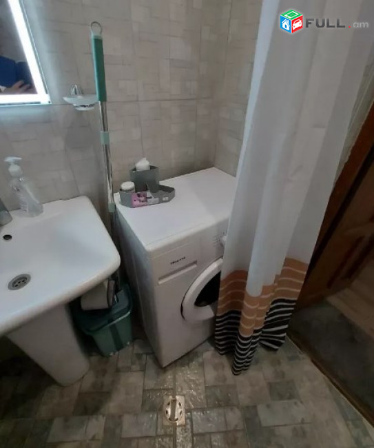 AV0811 Վարձով է տրվում 2 սենյականոց բնակարան Եզնիկ Կողբացու փողոցում