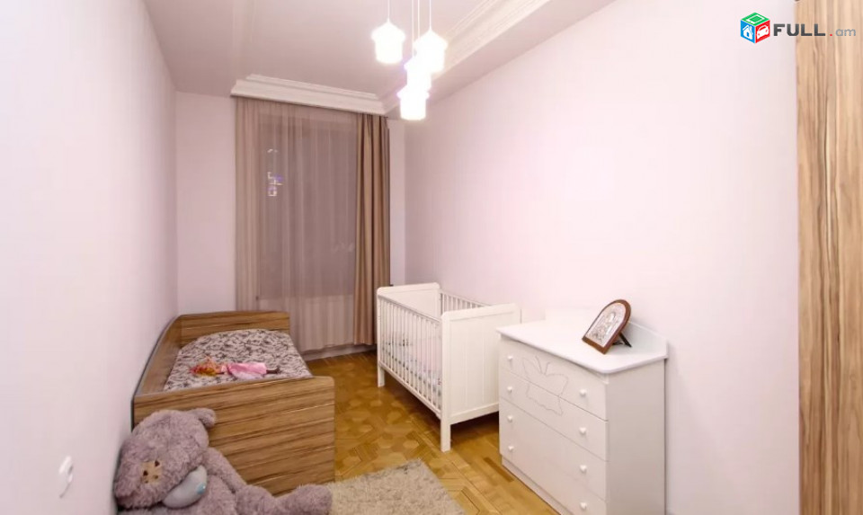 AV0846 Վարձով է տրվում 4 սենյականոց բնակարան Սայաթ-Նովայի պողոտայում