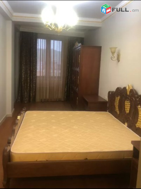 AV0879 Վարձով է տրվում 3 սենյականոց բնակարան Սայաթ-Նովայի փողոցում