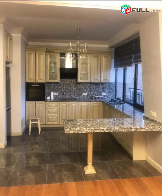 AV0879 Վարձով է տրվում 3 սենյականոց բնակարան Սայաթ-Նովայի փողոցում