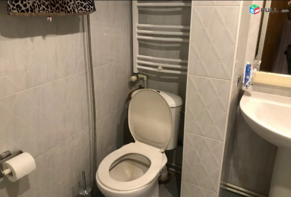 AV0889 Վարձով է տրվում 2 սենյականոց բնակարան Եզնիկ Կողբացու փողոցում