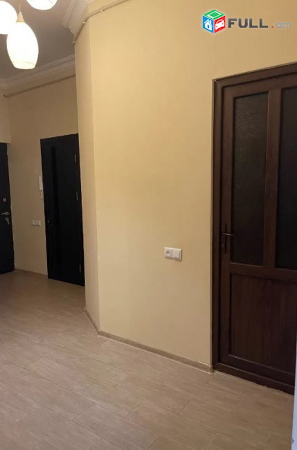 AV0900 Վարձով է տրվում 3 սենյականոց բնակարան Անաստաս Միկոյանի փողոցում