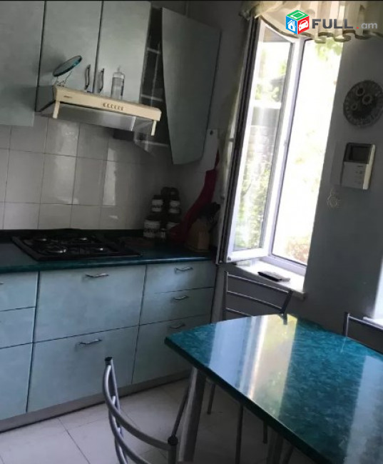 AV0902 Վարձով է տրվում 2 հարկանի առանձնատուն Կարապետ Ուլնեցու փողոցում
