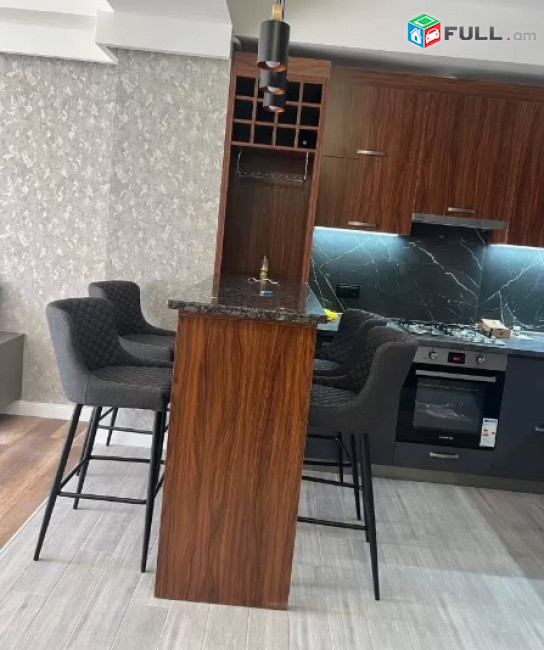 AV0907 Վարձով է տրվում 2 սենյականոց բնակարան Արամ Խաչատրյան փողոցում