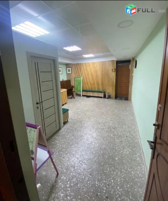 AV0918 Վարձով է տրվում 3 հարկանի առանձնատուն Կիևյան փողոցում