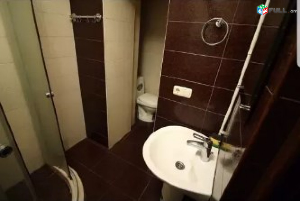 AV0888 Վարձով է տրվում 2 սենյականոց բնակարան Պարոնյան փողոցում