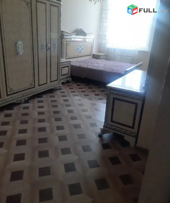 AV0886 Վարձով է տրվում 4 սենյականոց բնակարան Ռոստոմի փողոցում