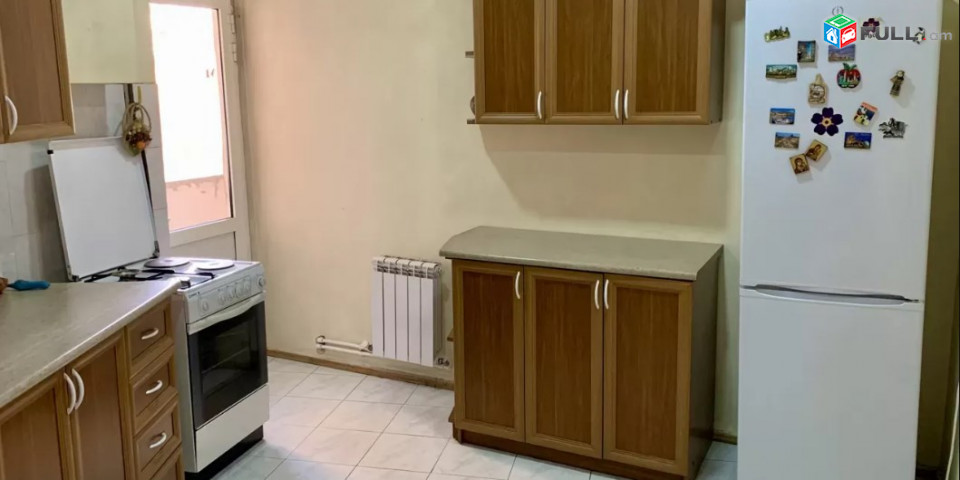 AV0868 Վարձով է տրվում 4 սենյականոց բնակարան Կիևյան փողոցում