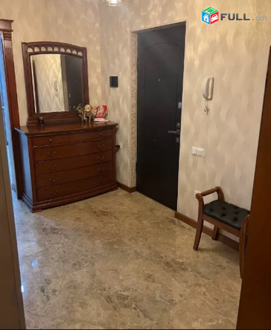 AV0921 Վարձով է տրվում 4 սենյականոց բնակարան Նազարեթ Սուրենյանի փողոցում