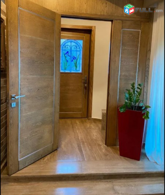 AV0922 Վարձով է տրվում 4 սենյականոց բնակարան Վերին Անտառայինի փողոցում