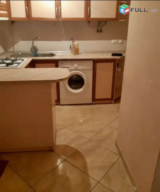 AV0924 Վարձով է տրվում 2 սենյականոց բնակարան Բագրատունյաց պողոտայում
