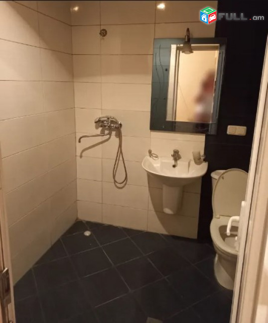 AV0924 Վարձով է տրվում 2 սենյականոց բնակարան Բագրատունյաց պողոտայում