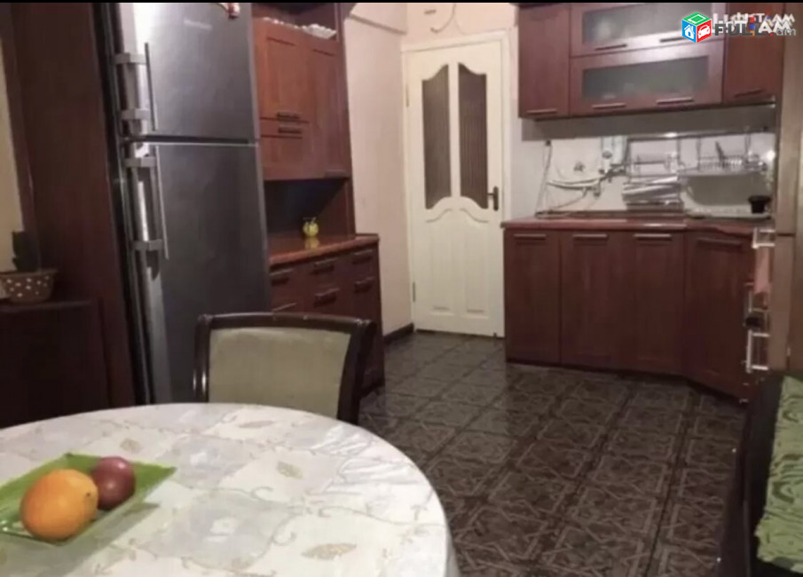 AV0947 Վարձով է տրվում 3 սենյականոց բնակարան Կարապետ Ուլնեցու փողոցում