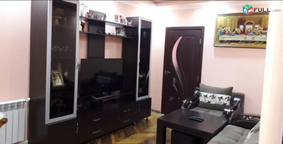 AV0958 Վարձով է տրվում 3 սենյականոց բնակարան Լենինգրադյան փողոցում