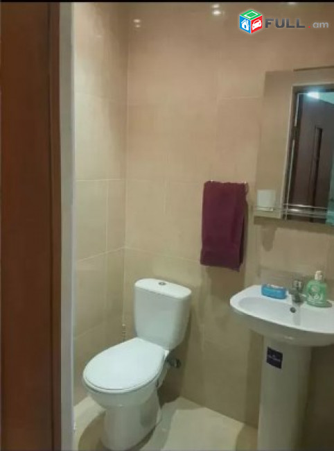 AV0948 Վարձով է տրվում 3 սենյականոց բնակարան Գրիբոյեդով փողոցում