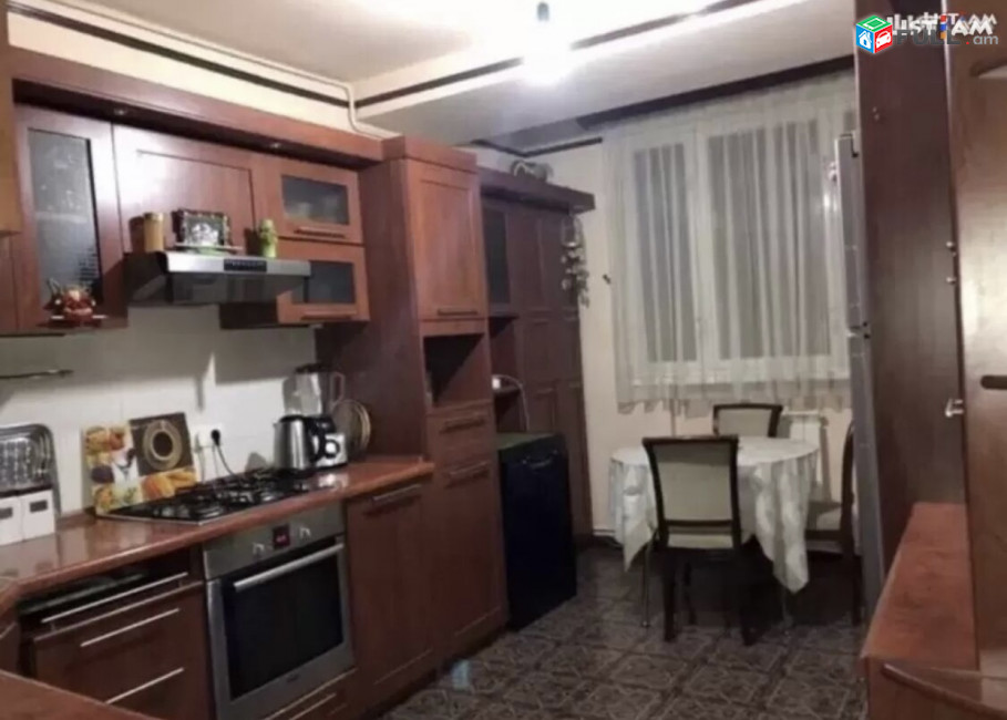 AV0947 Վարձով է տրվում 3 սենյականոց բնակարան Կարապետ Ուլնեցու փողոցում