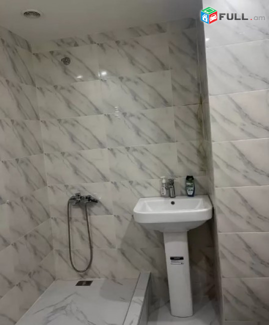 AV0928 Վարձով է տրվում 2 սենյականոց բնակարան Վիկտոր Համբարձումյանի փողոցում