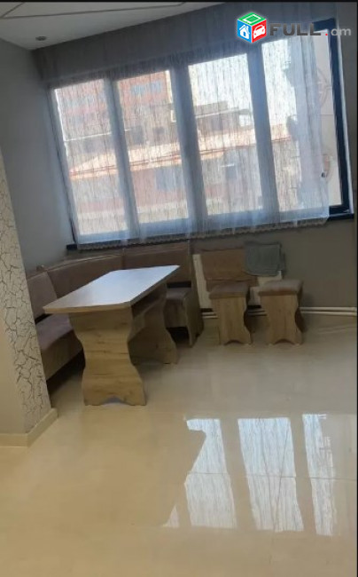 AV0928 Վարձով է տրվում 2 սենյականոց բնակարան Վիկտոր Համբարձումյանի փողոցում