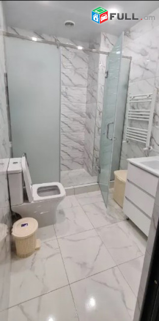 AV0823 Վարձով է տրվում 3 սենյականոց բնակարան Արամ Խաչատրյանի փողոցում
