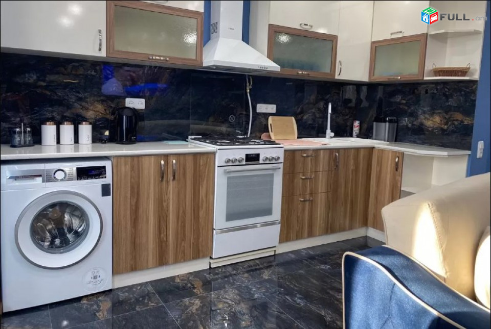 AV0821 Վարձով է տրվում 3 սենյականոց բնակարան Ֆրիկի փողոցում