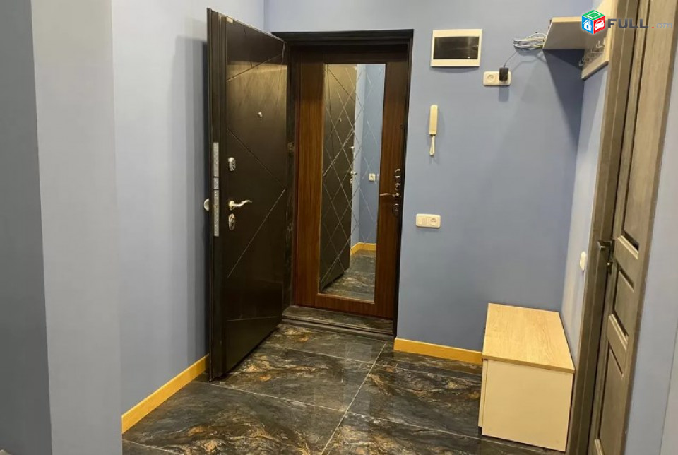 AV0821 Վարձով է տրվում 3 սենյականոց բնակարան Ֆրիկի փողոցում