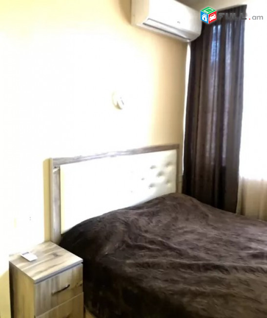 AV0990 Վարձով է տրվում 2 սենյականոց բնակարան Արամ Խաչատրյանի փողոցում