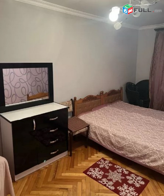 AV1021 Վարձով է տրվում 4 սենյականոց բնակարան Շինարարների փողոցում