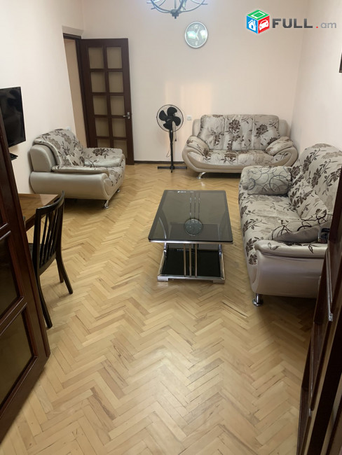 AV1056 Վարձով է տրվում 2 սենյականոց բնակարան Վահրամ Փափազյան փողոցում