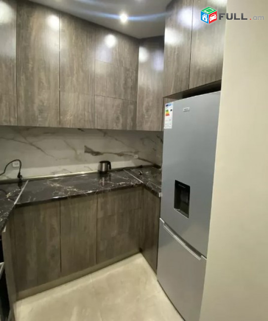AV0998 Վարձով է տրվում 3 սենյականոց բնակարան Բյուզանդի փողոցում