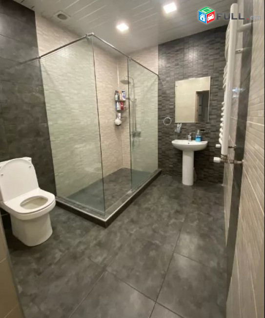AV1075 Վարձով է տրվում 3 սենյականոց բնակարան Մարշալ Բաղրամյանի պողոտայում