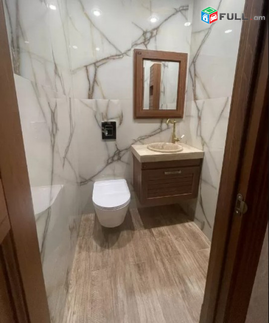 AV0975 Վարձով է տրվում 3 սենյականոց բնակարան Պարոնյան փողոցում