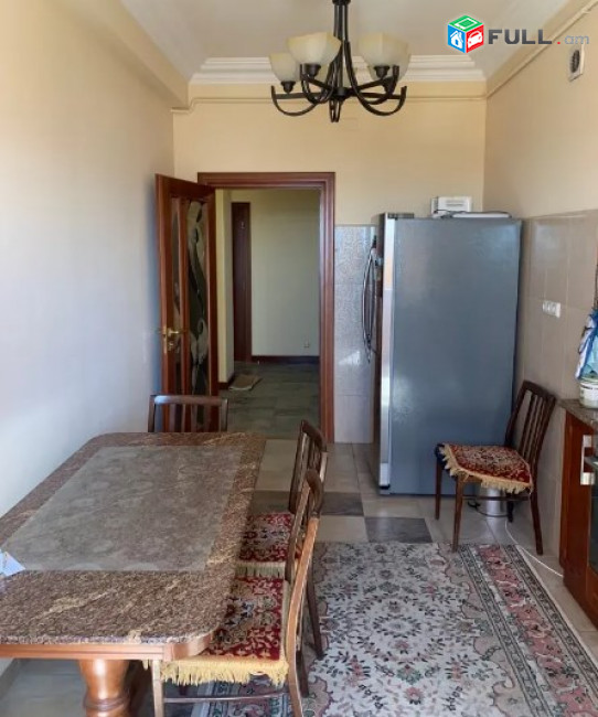 AV0911 Վարձով է տրվում 5 սենյականոց բնակարան Գյուլբենկյան փողոցում