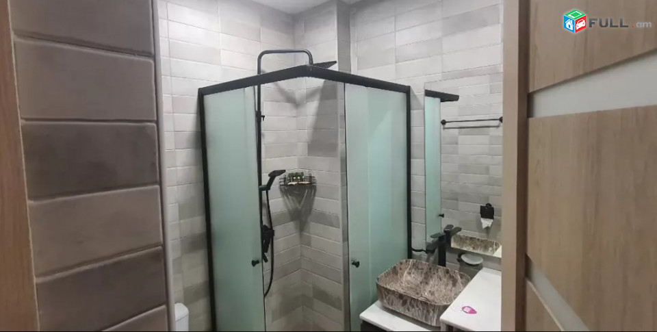 AV0641 Վարձով է տրվում 2 սենյականոց բնակարան Ադոնցի փողոցում