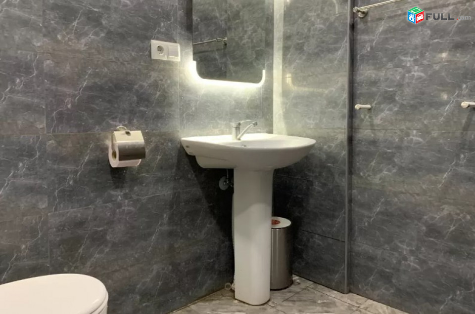 AV0640 Վարձով է տրվում 2 սենյականոց բնակարան Ադոնցի փողոցում