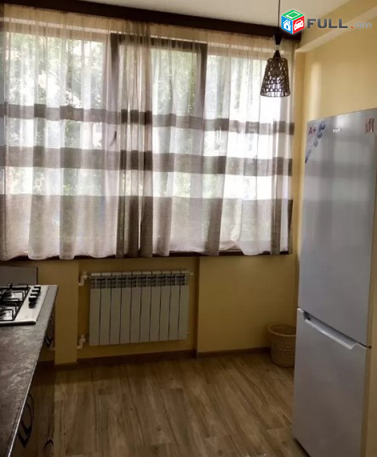 AV1080 Վարձով է տրվում 2 սենյականոց բնակարան Արամ Խաչատրյանի փողոցում