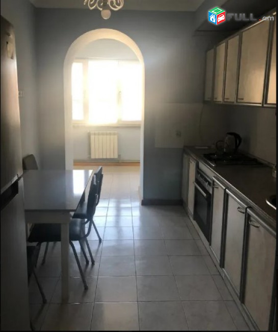 AV0577 Վարձով է տրվում 3 սենյականոց բնակարան Սարյան փողոցում