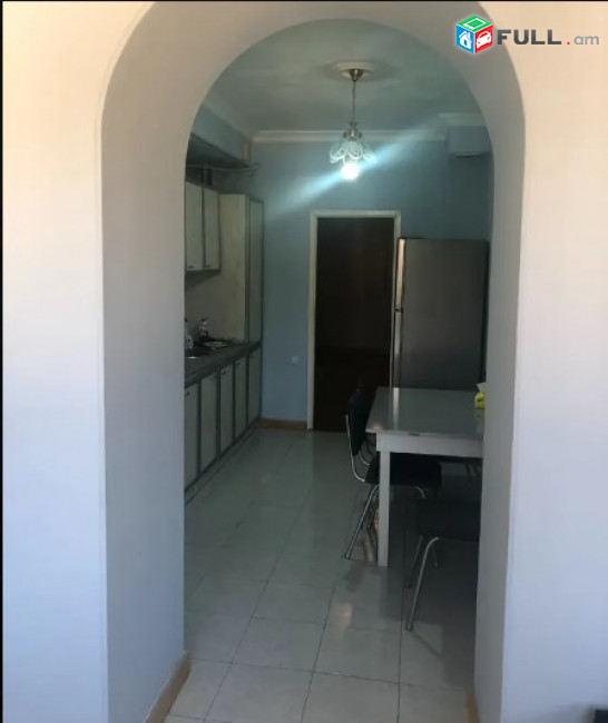 AV0577 Վարձով է տրվում 3 սենյականոց բնակարան Սարյան փողոցում