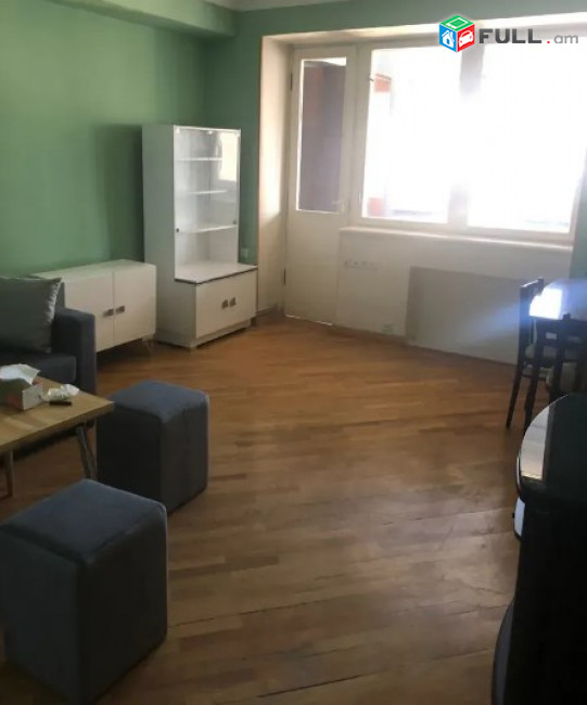 AV0577 Վարձով է տրվում 3 սենյականոց բնակարան Սարյան փողոցում