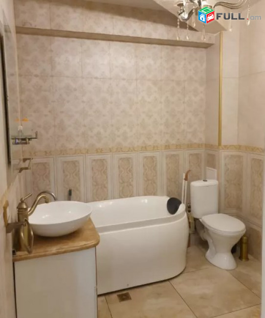 AV0516 Վարձով է տրվում 3 սենյականոց բնակարան Պուշկինի փողոցում