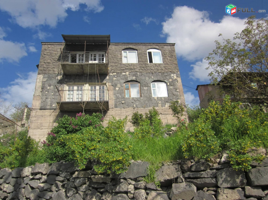 Երկու հարկանի քարե տուն - Այգեստան 11-րդ փողոց 71/1, Երևան