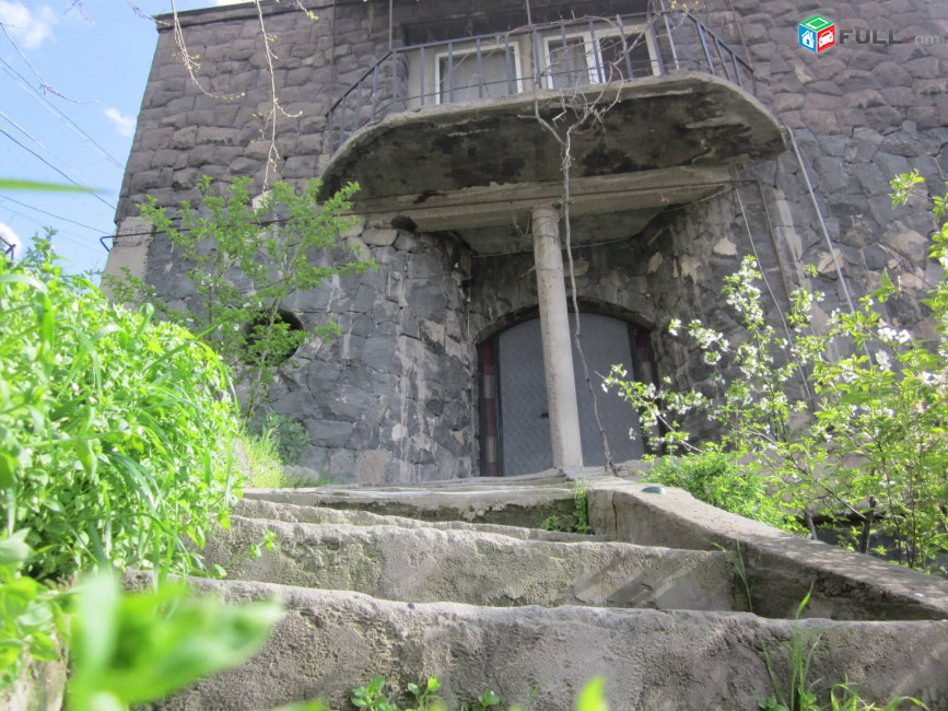 Երկու հարկանի քարե տուն - Այգեստան 11-րդ փողոց 71/1, Երևան