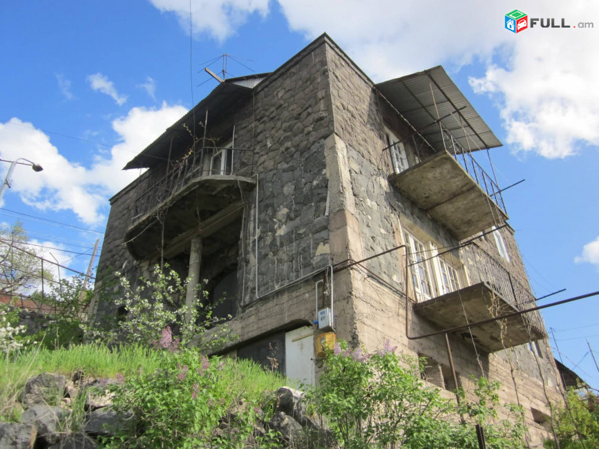 Երկու հարկանի քարե տուն - Այգեստան 11-րդ փողոց 71/1, Երևան