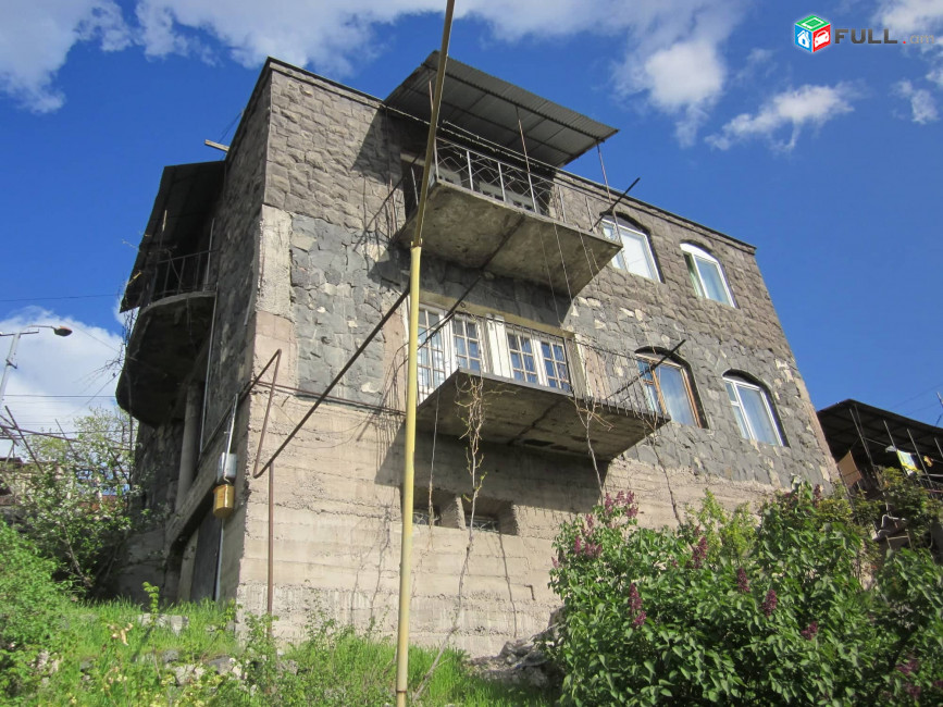 Երկու հարկանի քարե տուն - Այգեստան 11-րդ փողոց 71/1, Երևան