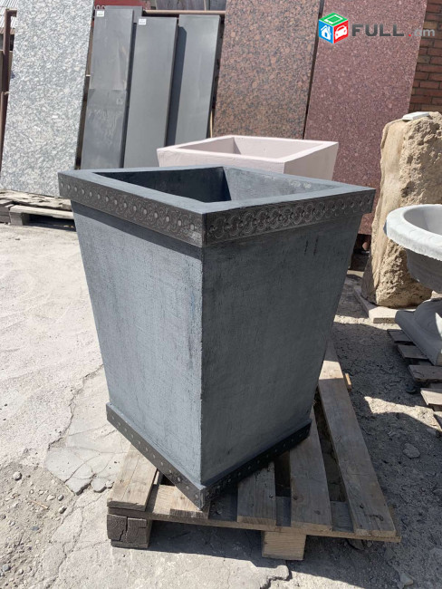 Caxkaman caghkaman Բազալտե և բետոնե ծաղկամաններ զարդարված դեկորատիվ քարերով:brushatka tambl tomet