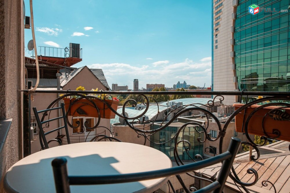 Офисное помещение на ул. Мовсеса Хоренаци в центре, 419 кв.м