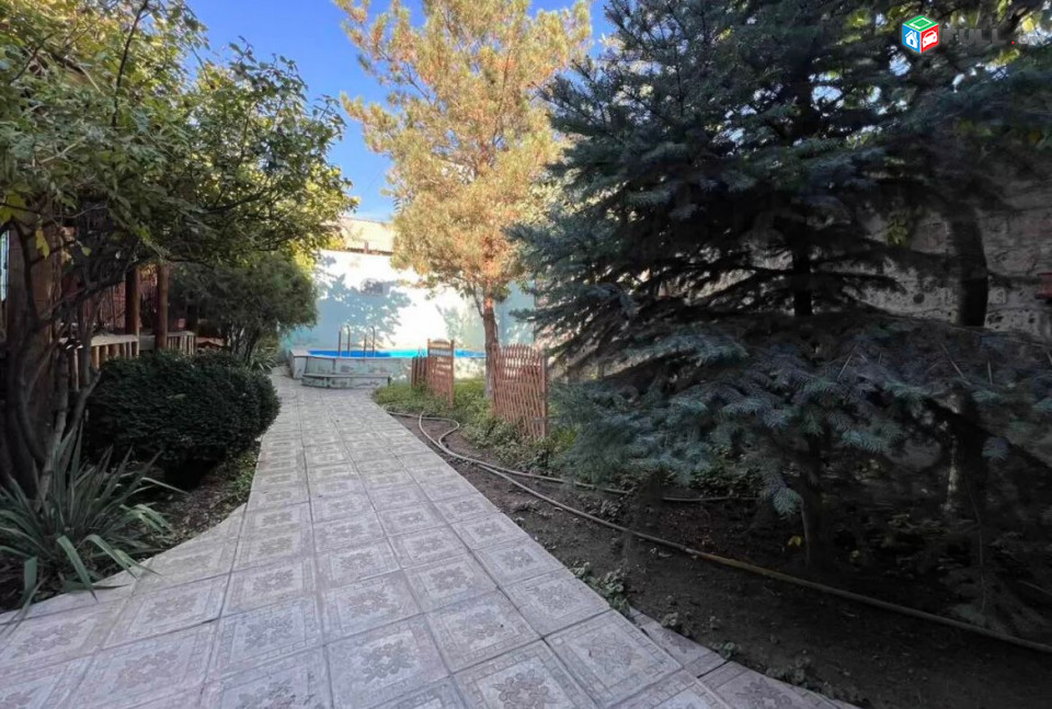 Վարձով է տրվում երկհարկանի առանձնատուն Ջանիբեկյան-Շինարարներ փողոցների խաչմերուկում։