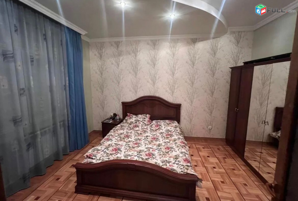 3 սենյականոց բնակարան Խանջյան փողոցում 
