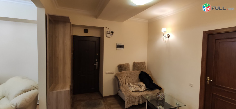 100քմ 3 սենյակ, կապիտալ վերանորոգված, չբնակեցված, ունի ամեն հարմարություն,գույքով