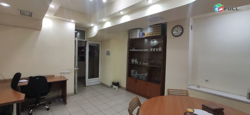 Նալբանդյան փող 1-ին գիծ,կիսանկուղային տարածք,233քմ,8սենյակ գրասենյակ է,բոլոր անհրաժեշտ համակարգերով